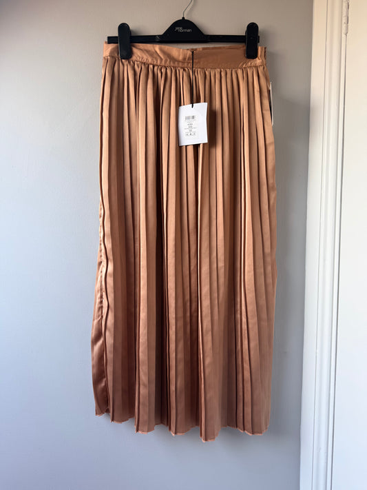 Glamorous skirt - new with tags - size 10